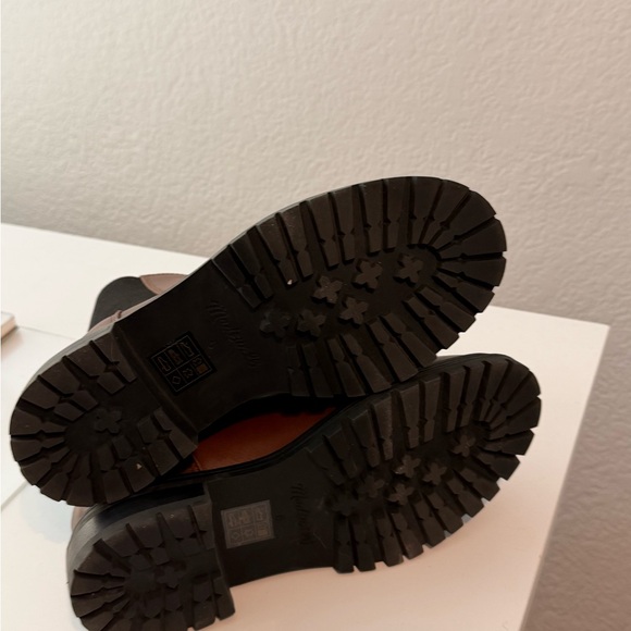 Madewell Brown Leather Chelsea Ankle Boots with Black Elastic - Picture 7 of 9